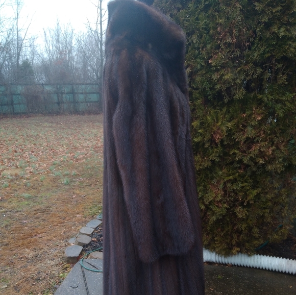 Luxurious Dark Brown Mink Coat. No size tag. Fits M/L - Picture 4 of 7